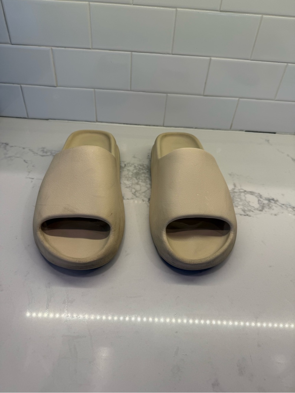 Yeezy Slide in Beige